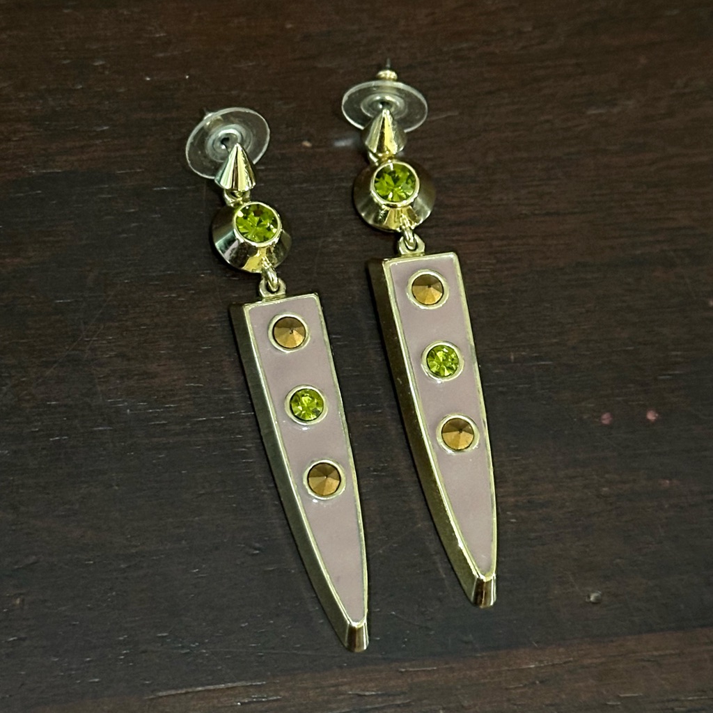 Jewelmint Dangle Earrings 8$